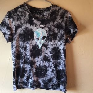 Black and white tie-dye short sleeve shirt